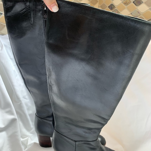 Antonio Melani black leather boots.  Size 7 W Boots are almost brand new. - Picture 3 of 6